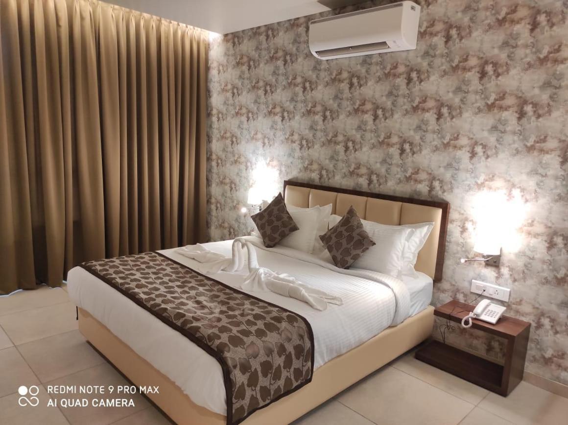Hotel Shlok Kolhapur Ngoại thất bức ảnh