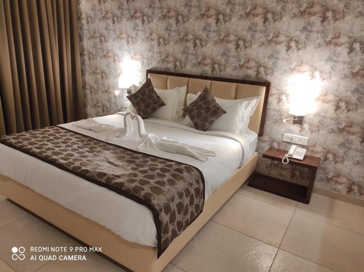 Hotel Shlok Kolhapur Ngoại thất bức ảnh