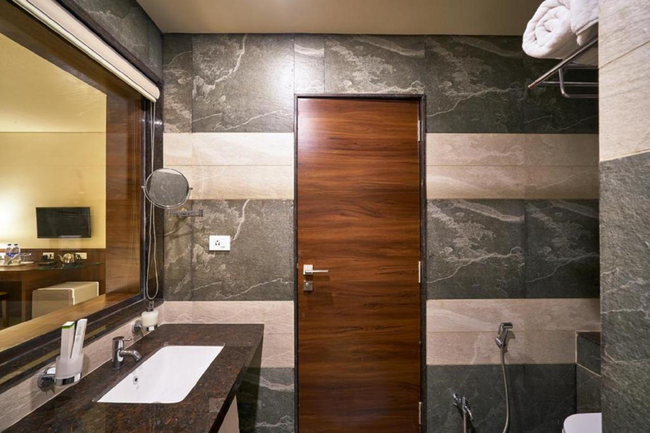 Hotel Shlok Kolhapur Ngoại thất bức ảnh